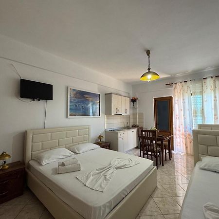 Vila Hergi Sarandë エクステリア 写真