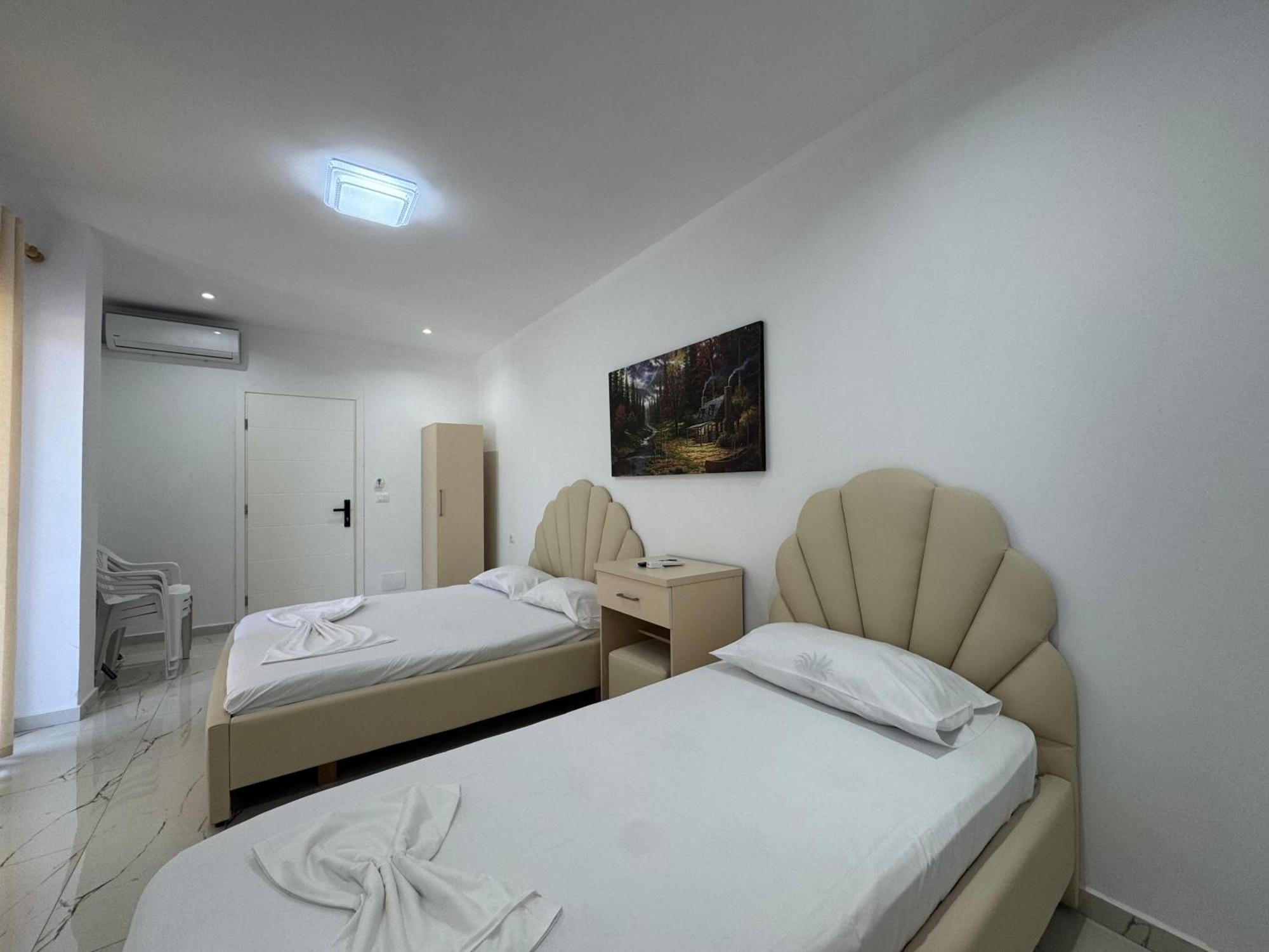 Vila Hergi Sarandë エクステリア 写真