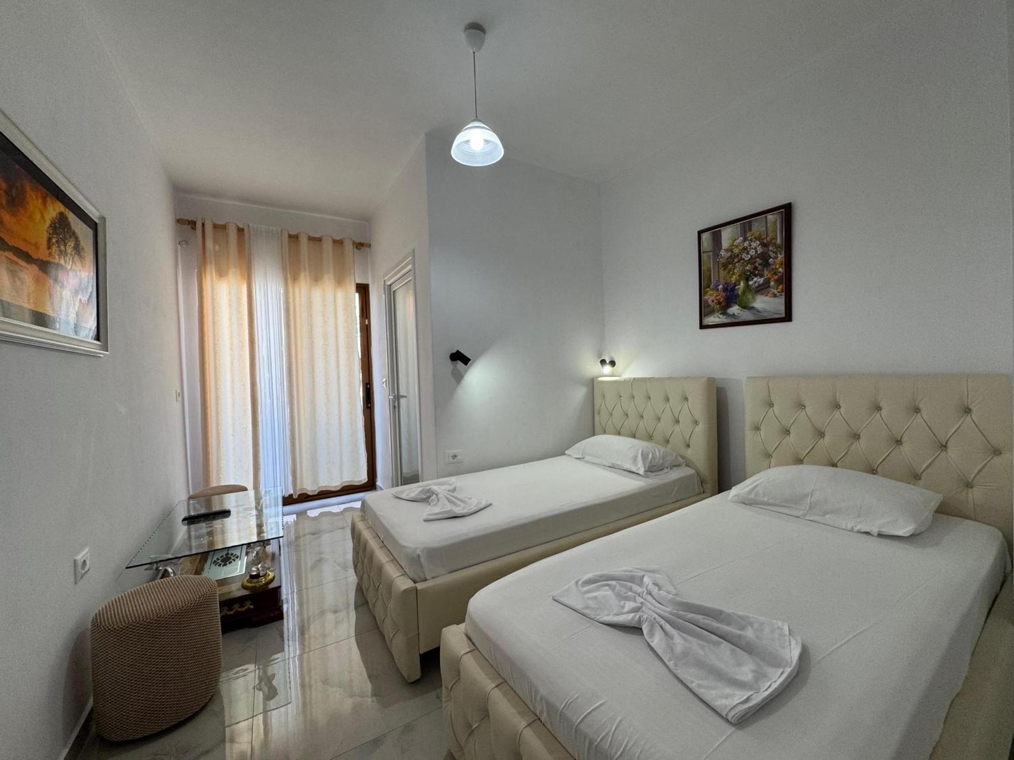 Vila Hergi Sarandë エクステリア 写真